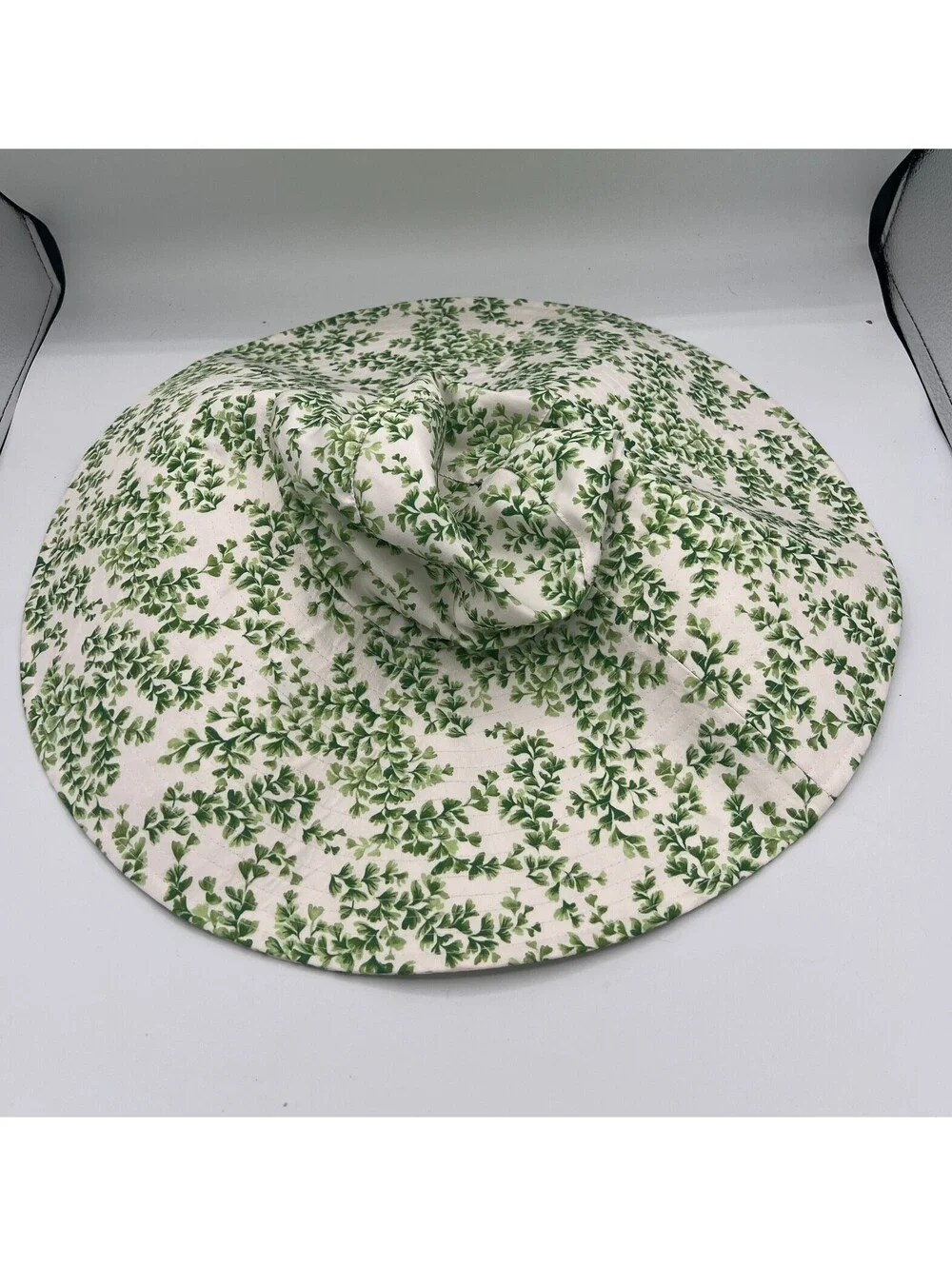 Beautiful Macy's Flower Show Gardening Hat One Size With Hat Ribbons